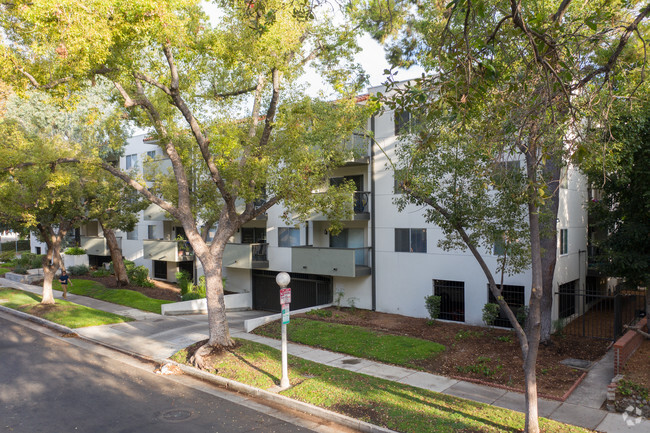 Building Photo - 975 San Pasqual Apartments