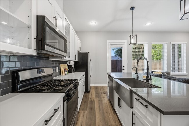 Photo - 6723 Parker Oaks Ln