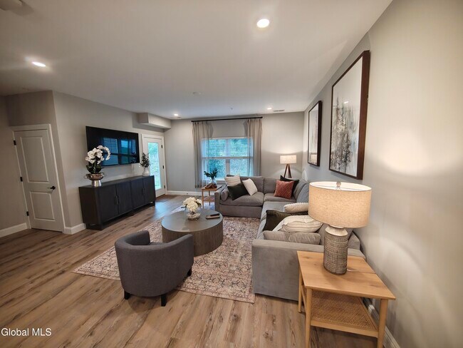 3102 Zenith Ln