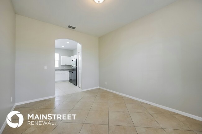 Photo - 661 Chavers St E