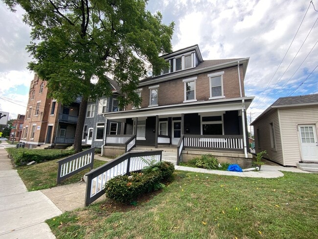 Building Photo - 252-254-254 King Ave Unit 254