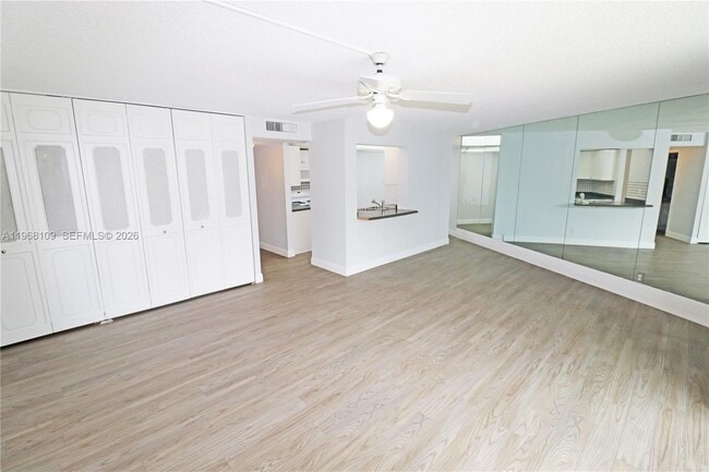 Photo - 1301 River Reach Dr Unidad 214