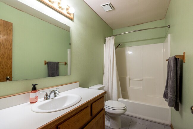 Photo - 485 Farber Dr