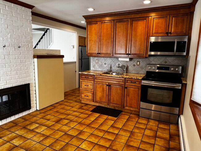 Building Photo - 12 Elves Ln