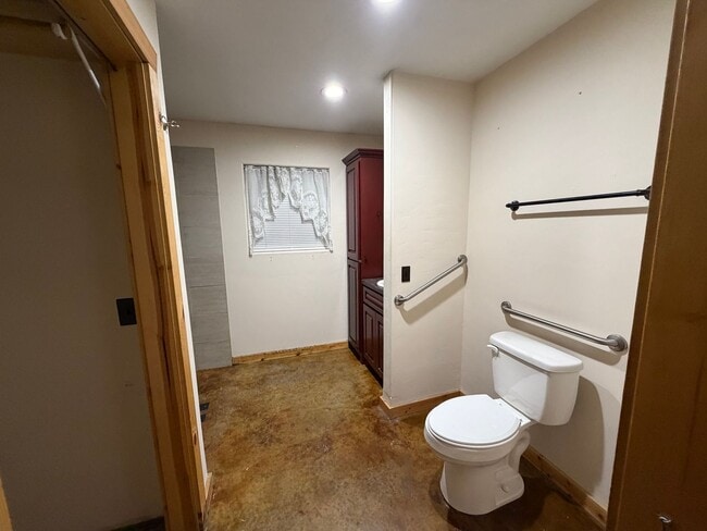 Photo - 418 F St SE Unit 418 1/2 F SE