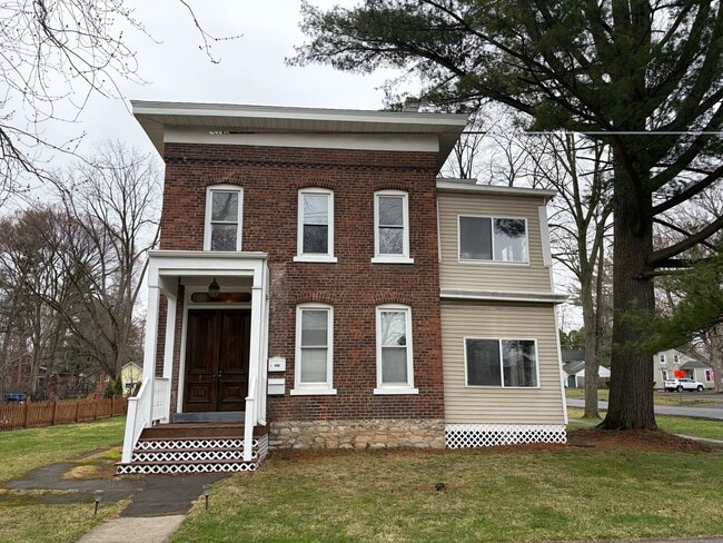 Building Photo - 500 2nd St Unit 500 Front