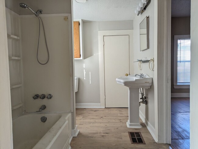 Photo - 2615 Hazel St