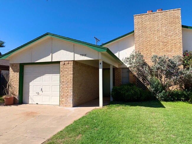 Building Photo - 2 Bedroom Duplex