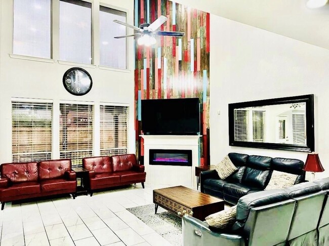 Photo - 5902 Crestford Park Ln