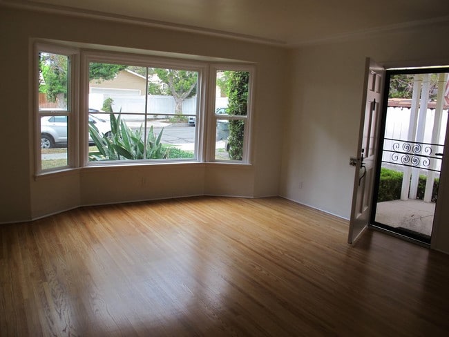 Front living room - 1172 Ruberta Ave