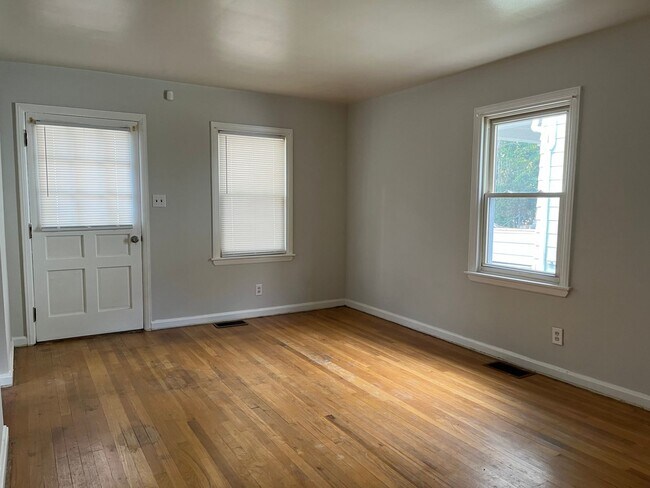 Photo - NORWOOD - 2 bed/1.5 bath with 1 car garage. Fenced yard