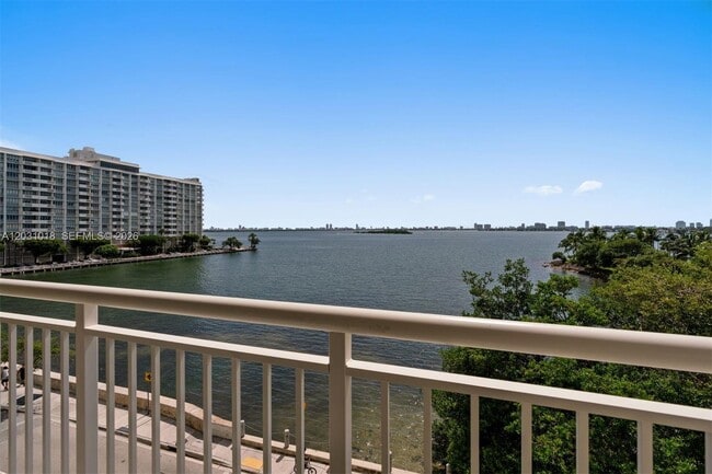 Building Photo - 2000 N Bayshore Dr Unit 420