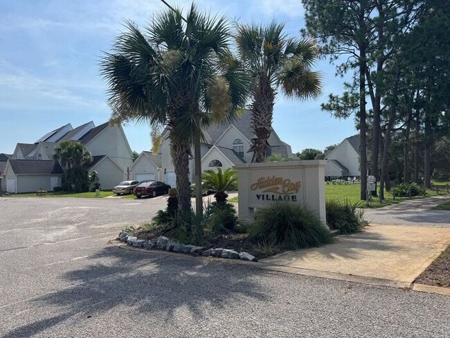 Photo - Navarre - Hidden Bay Village - 3 bedroom, 3 bathroom - Waterfront Townhome