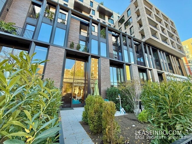 Building Photo - 1332 8th St NW