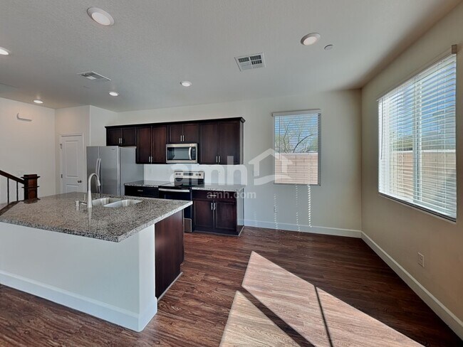 Photo - 696 N Water St