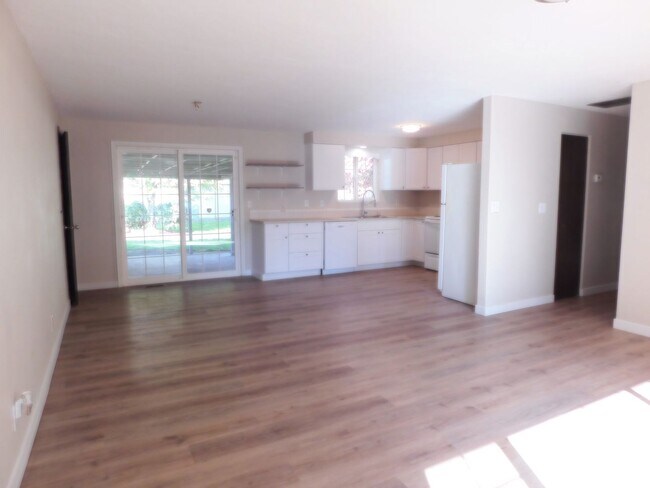 Photo - Beautiful 4 Bedroom, 1-1/2 Bathroom Home W...