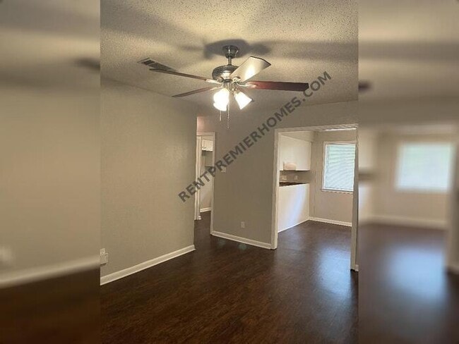 11301 Donnie Dr