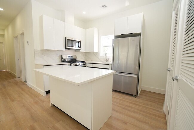 Photo - 776 Bergen St