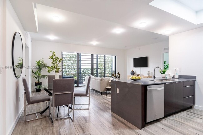 Building Photo - 2955 Bird Ave Unit 1A