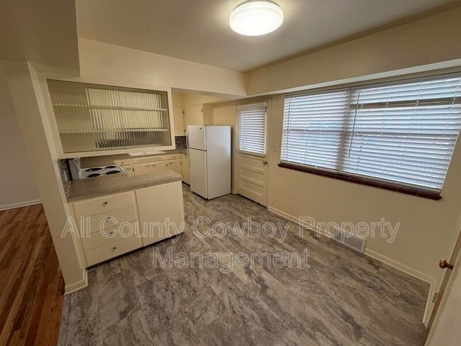 Photo - 700 W 1st Ave Unidad Apt 3