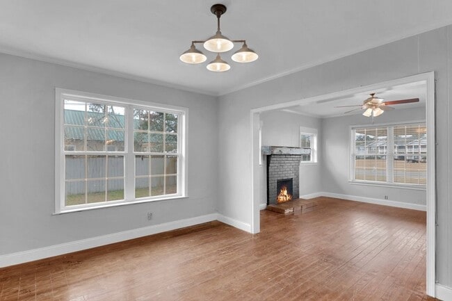 Photo - 2Bed 1Bath Home for Rent !