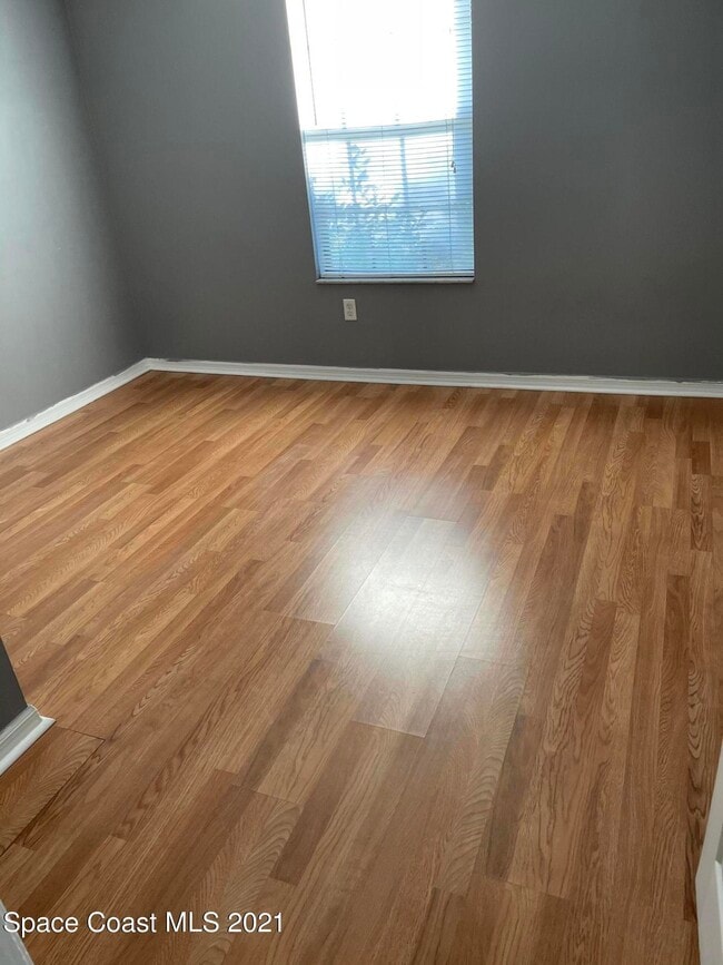 Photo - 649 Evergreen St NE