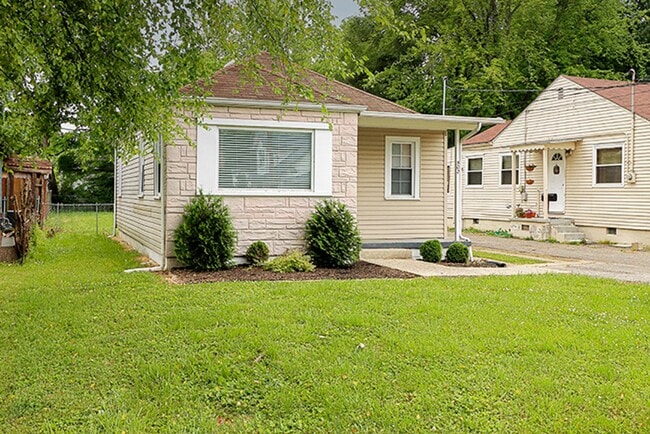 Building Photo - Newly Renovated 2 Bedroom Ranch