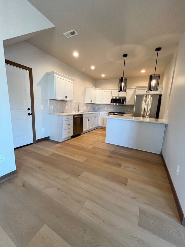 Photo - Newly Built 4 Bed/2.5 Bath Townhome in Aspen Ridge!