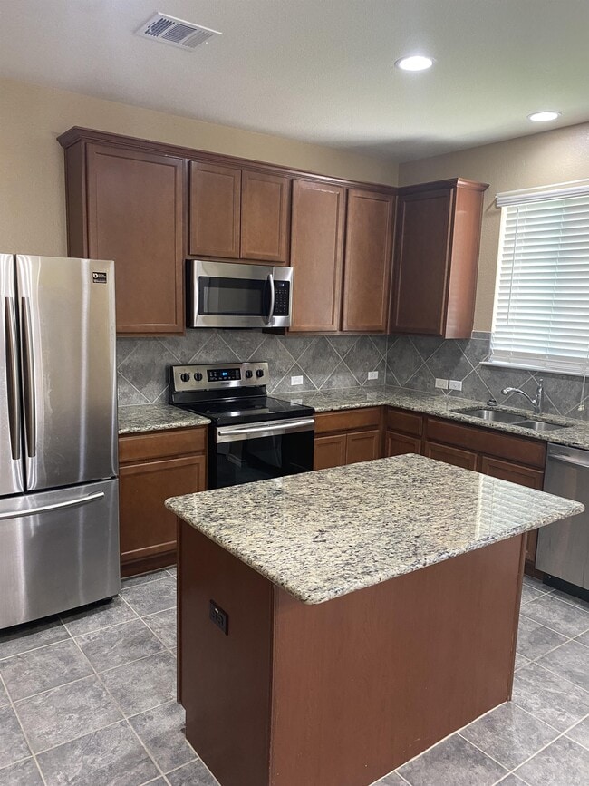 Photo - 3216 Claymore St