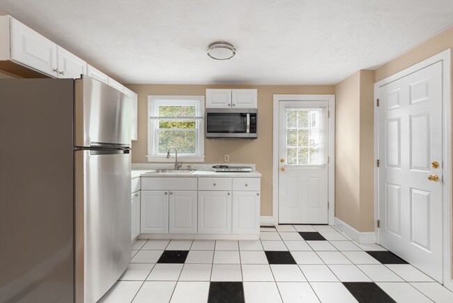 Photo - 1932 Washington St