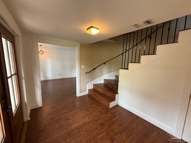 Photo - 905 Poinciana Dr
