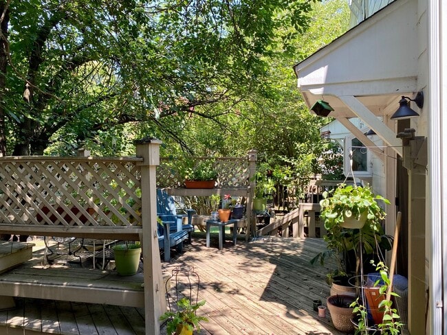 Photo - 971 St Marys St