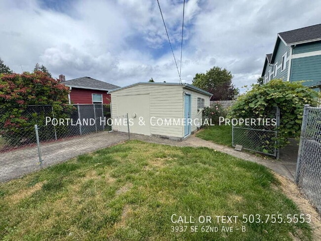 Building Photo - 3937 SE 62nd Ave Unit B