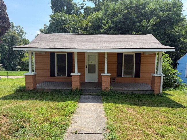 Building Photo - Charming 3-Bed Home in Winston Salem – New Energy efficient HVAC!