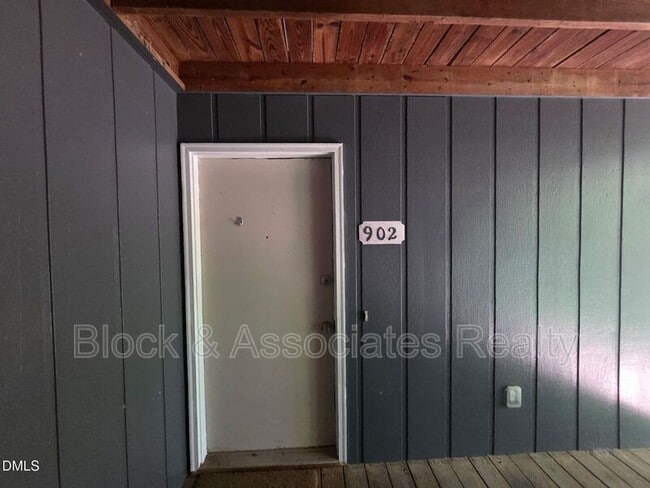 Photo - 902 W Chatham St