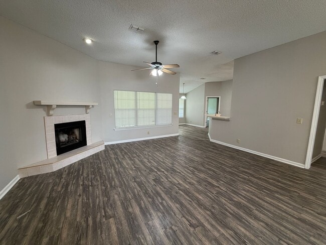 Photo - 401 Wild Grape Dr