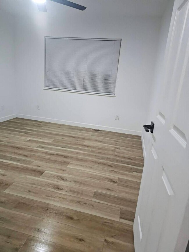 Photo - 170 Westmount Dr