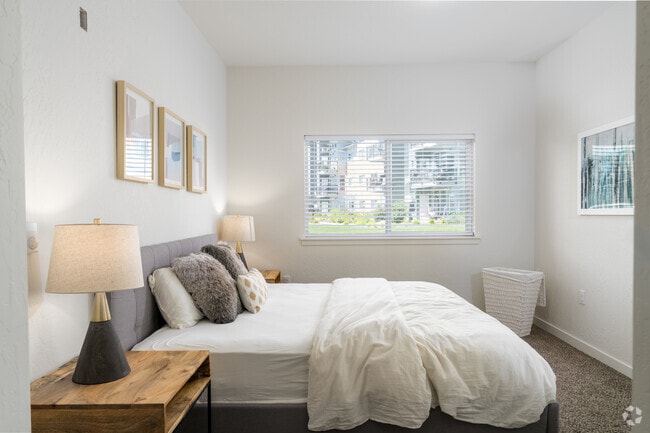 2BR, 2BA - 1065SF - Bedroom