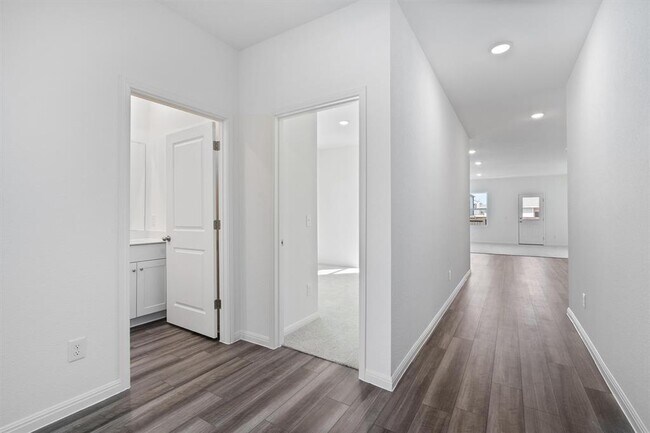 Photo - 105 Bridgeview Dr