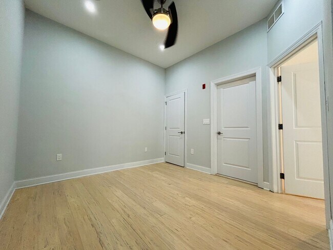 Photo - 4525 Fleming St