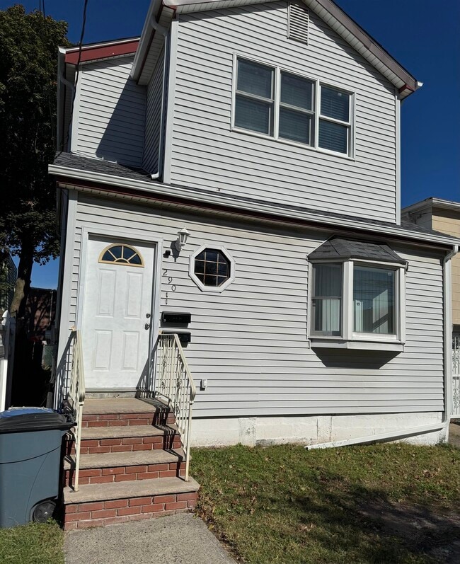 Building Photo - 290 Centre Ave Unit 2