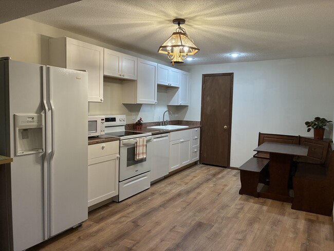 Photo - 2750 Dale St N