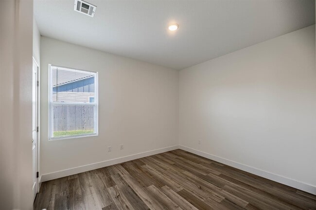 Photo - 5746 Bristol St