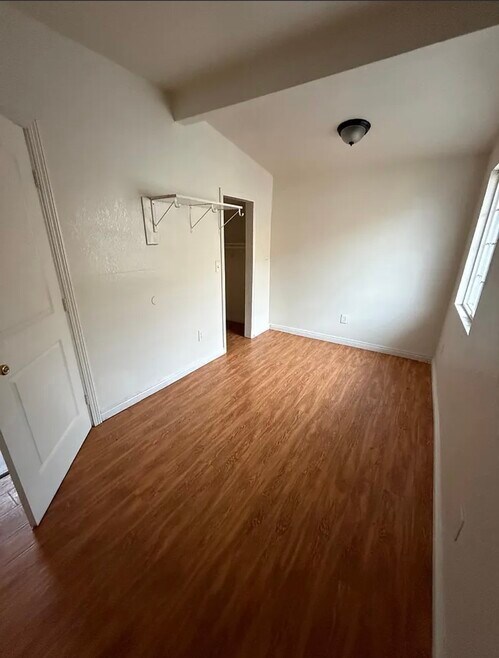 815-825 E Channel St