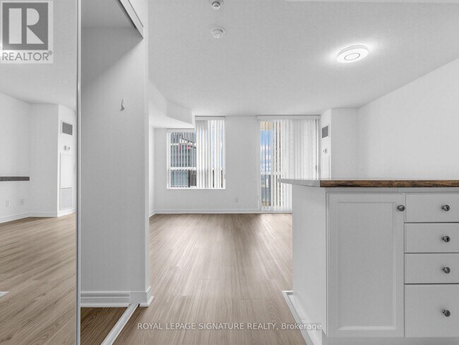 Photo - 43 Eglinton Ave E Unit 1801