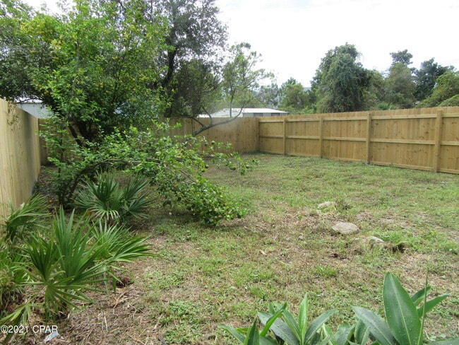 Photo - 9823 Clarence St