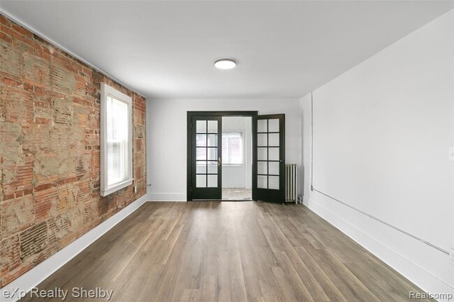 Photo - 259 W Nine Mile Rd Unit 104