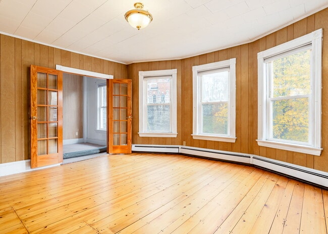 Photo - 18 College St Unidad #2