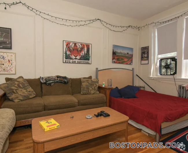 Building Photo - 1687 Commonwealth Ave Rental