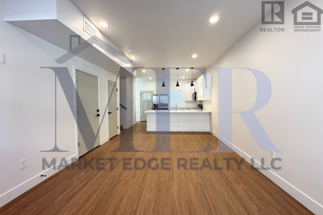 Building Photo - 165 Sugarloaf St Unit 1